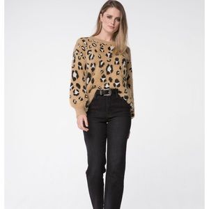 believe Women’s Long Sleeve Fuzzy/Eyelash Leopard Print Pullover Sweater Size ML